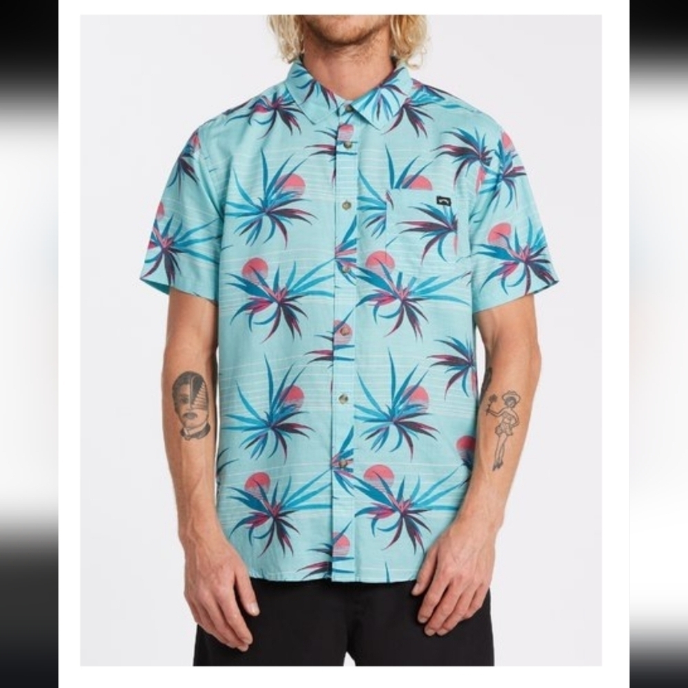 Billabong Sundays Floral Short Sleeve Light Blue Collared Button Down Shirt, Med